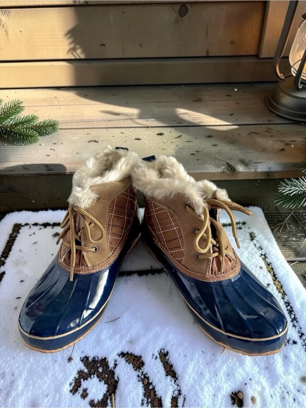 Khombu Women’s Size 8 Navy & Tan Winter Boots Faux Fur Trim